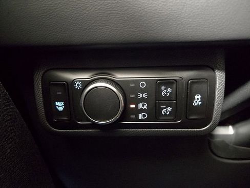 Used 2025 Ford Mustang Mach-E Premium AWD/4WD image 25