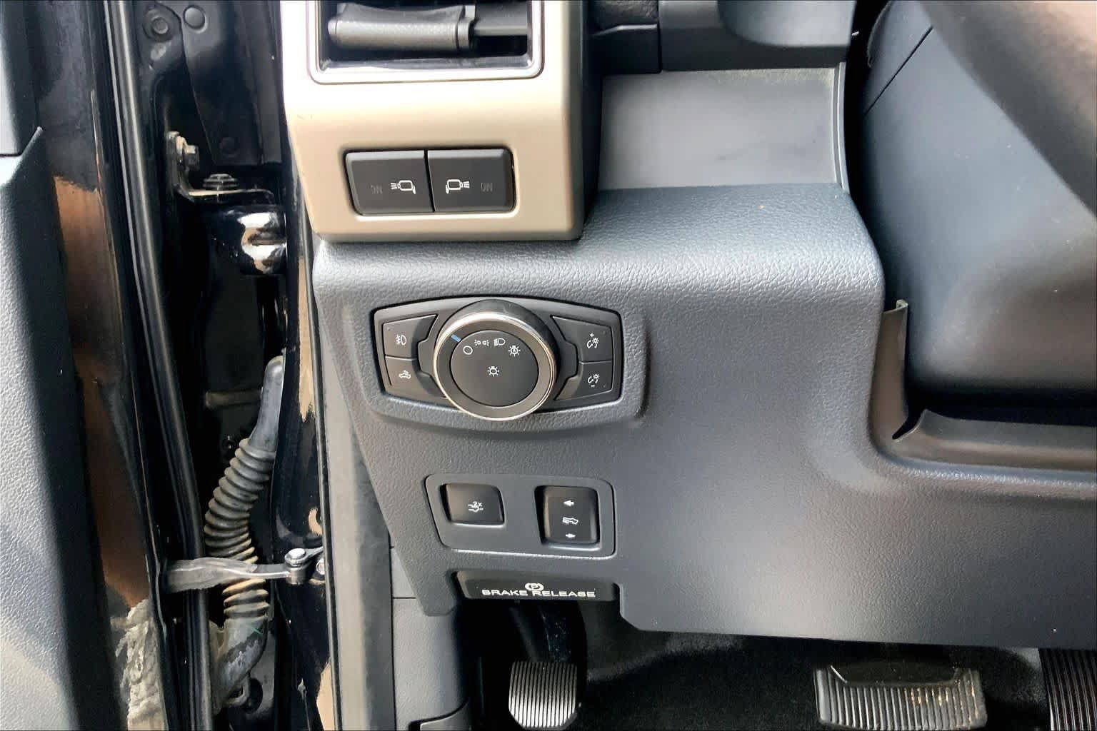 Used 2022 Ford F250 Lariat w/ Black Appearance Package AWD/4WD image 35
