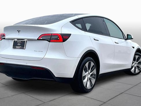 Used 2021 Tesla Model Y Long Range image 12