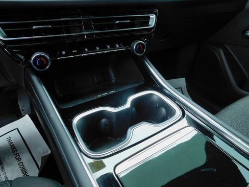 Used 2024 Chevrolet Traverse LT image 30