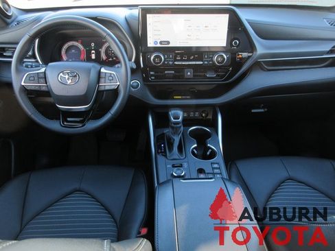 Certified 2025 Toyota Highlander XSE image 12