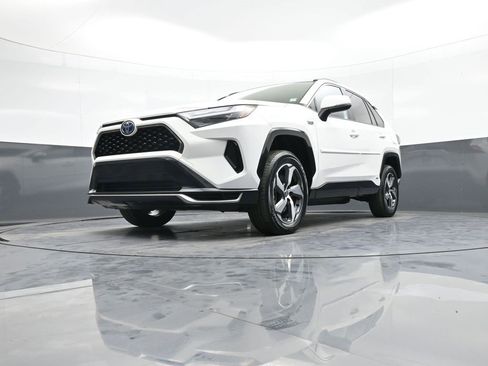 Certified 2023 Toyota RAV4 SE image 27