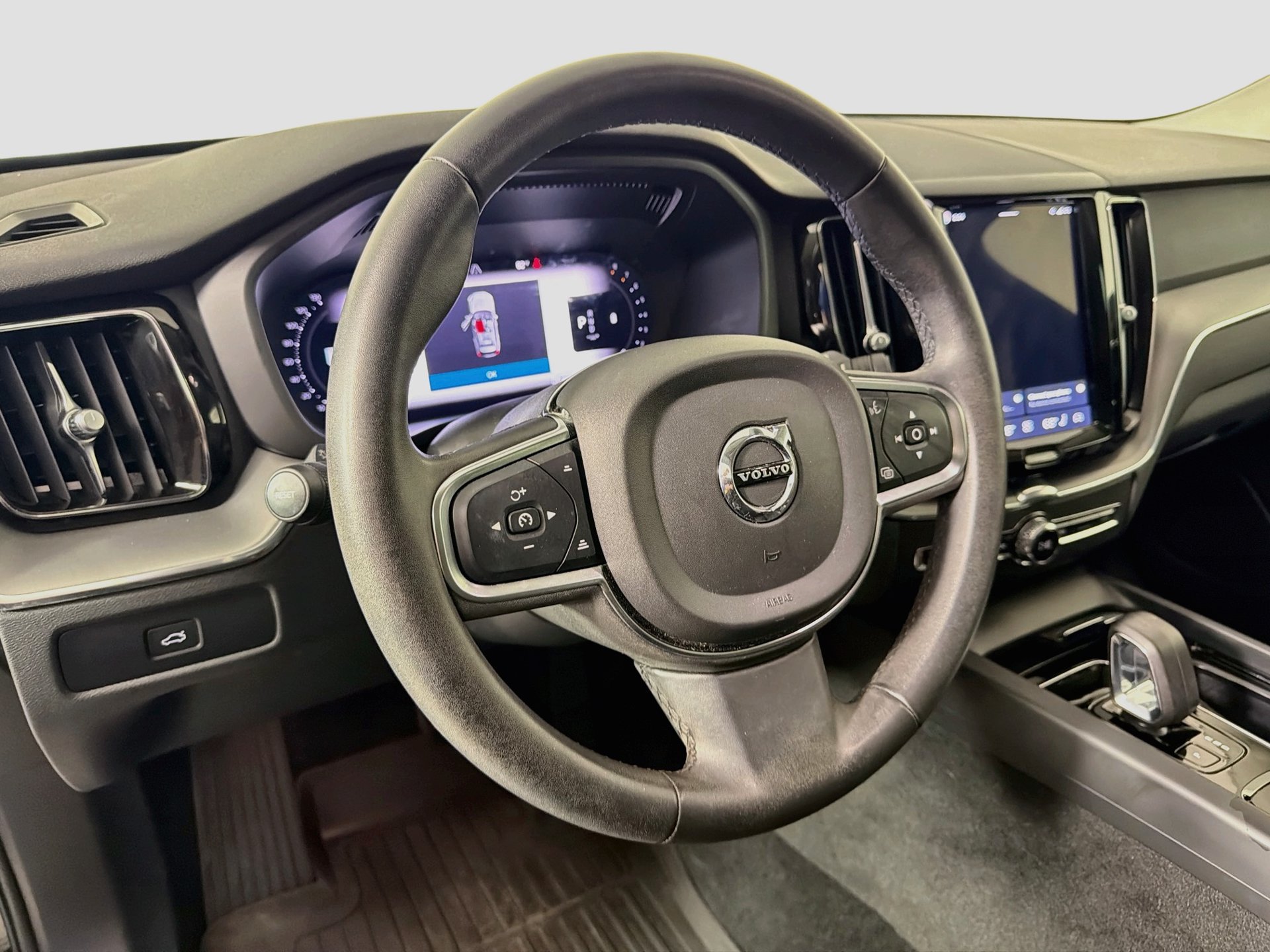 Used 2024 Volvo XC60 B5 Core AWD/4WD image 12