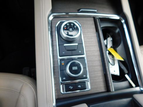 Used 2024 Ford Expedition Limited image 44