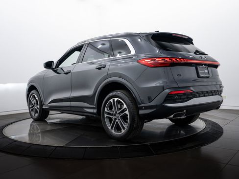 Certified 2025 Audi Q5 Premium w/ Convenience Package image 5