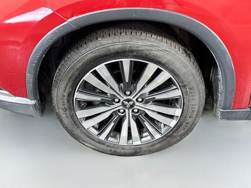 Used 2019 Mitsubishi Outlander SE image 38