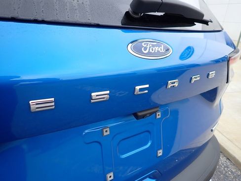 Used 2020 Ford Escape Titanium AWD/4WD image 4