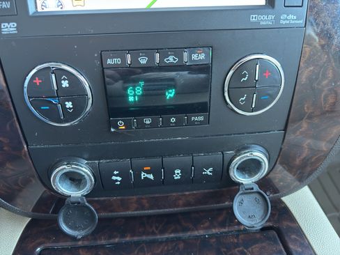 Used 2013 GMC Yukon XL Denali image 23