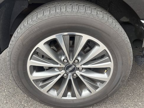 Used 2017 Lincoln Navigator Select image 14