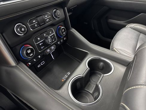 Used 2024 Chevrolet Suburban Premier image 22