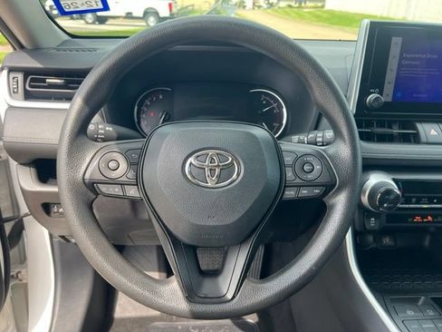 Used 2025 Toyota RAV4 XLE FWD image 18