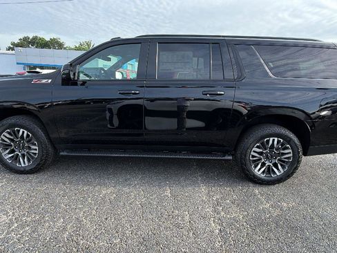 New 2026 Chevrolet Suburban Z71 w/ Comfort Package AWD/4WD image 13