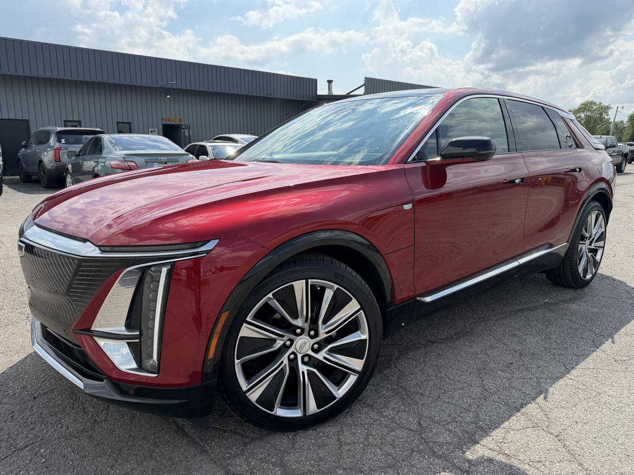Used 2024 Cadillac Lyriq Luxury w/ LPO, Floor Liner Package AWD/4WD image 3