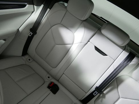 Used 2017 Porsche Macan S image 12