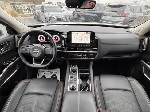 Used 2024 Nissan Pathfinder Platinum w/ Cargo Package image 21