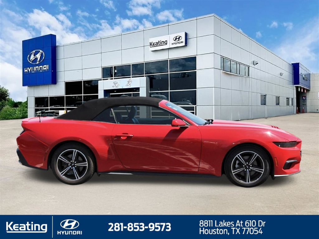 Used 2025 Ford Mustang Convertible RWD image 4