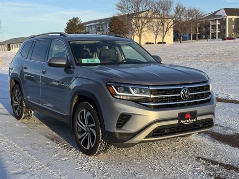 Used 2021 Volkswagen Atlas SEL Premium image 3