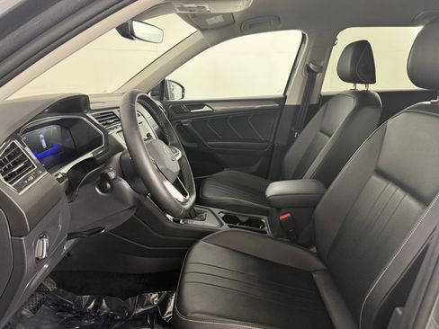 Used 2024 Volkswagen Tiguan SE image 15