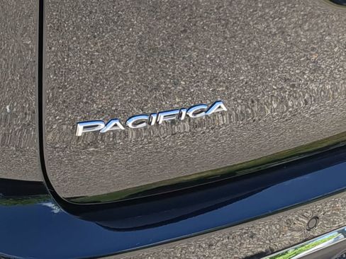 Used 2024 Chrysler Pacifica Limited w/ Trailer Tow Group AWD/4WD image 13