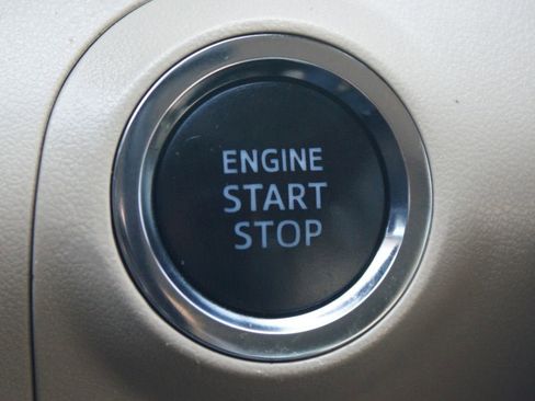 Used 2019 Toyota Avalon XLE image 9