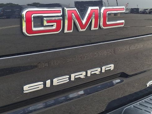 Used 2024 GMC Sierra 1500 AT4 w/ AT4 Premium Package AWD/4WD image 32