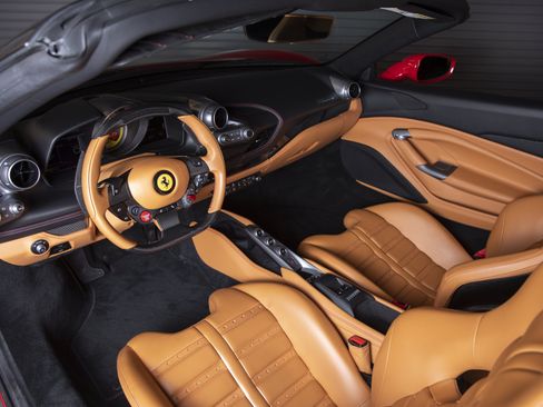 Used 2021 Ferrari F8 Tributo RWD image 25