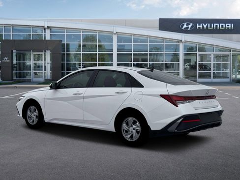 New 2026 Hyundai Elantra SE FWD image 4