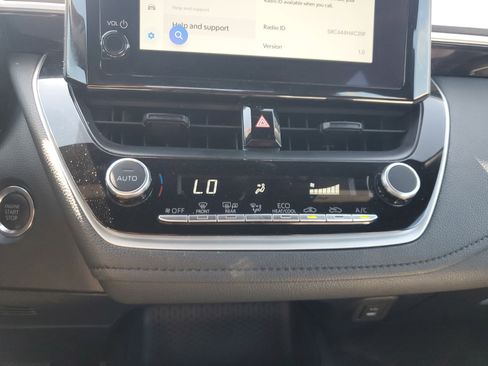 Used 2025 Toyota Corolla SE image 20