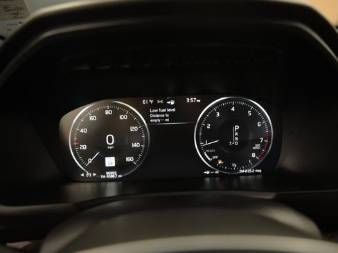 Used 2017 Volvo XC90 T5 Momentum w/ Momentum Plus Package image 31