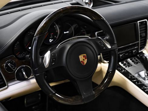 Used 2016 Porsche Panamera Turbo image 11