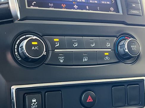 Used 2019 Nissan Titan SV RWD image 22
