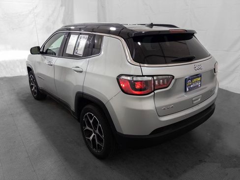 Used 2025 Jeep Compass Limited image 5