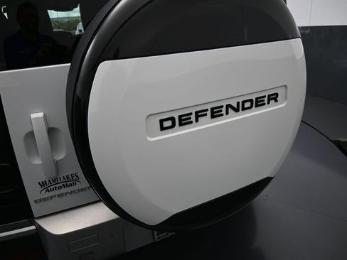 Used 2022 Land Rover Defender 110 S image 39