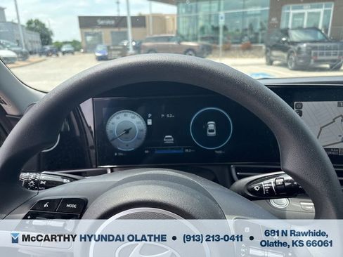 Used 2024 Hyundai Elantra SEL FWD image 3