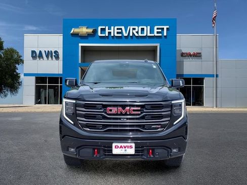Used 2025 GMC Sierra 1500 AT4 w/ AT4 Premium Package AWD/4WD image 8