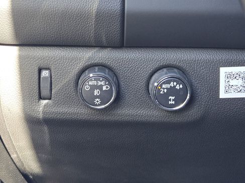 Used 2021 Chevrolet Colorado LT w/ LT Convenience Package image 24