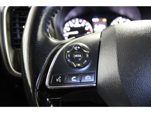 Used 2020 Mitsubishi Outlander ES image 26