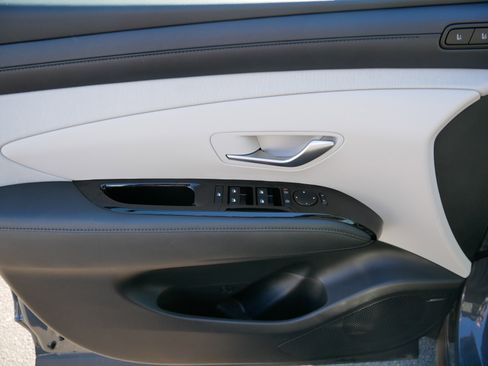 Used 2025 Hyundai Tucson Limited image 30