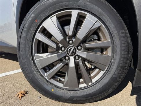 Used 2024 Nissan Pathfinder SV image 9