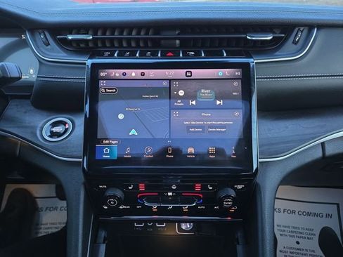 Used 2024 Jeep Grand Cherokee Limited w/ Black Appearance Package image 23