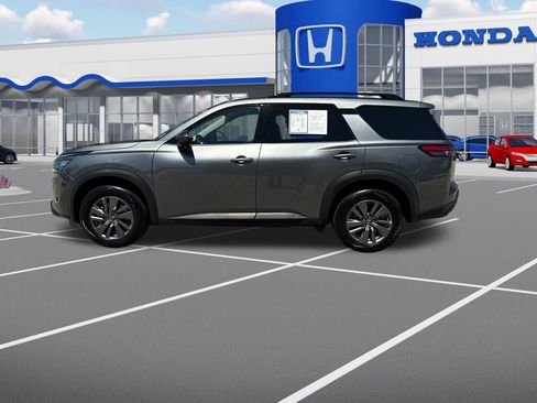 Used 2025 Nissan Pathfinder SV FWD image 5
