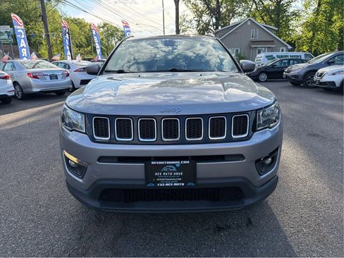 Used 2018 Jeep Compass Latitude w/ Popular Equipment Group AWD/4WD image 2