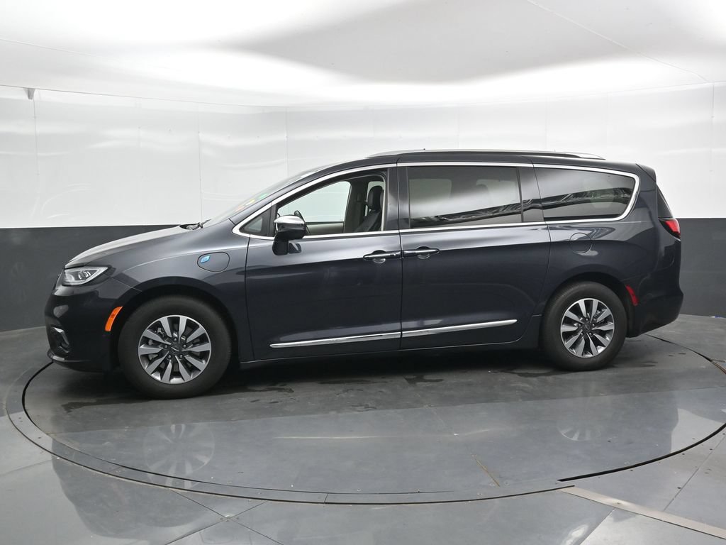 Used 2021 Chrysler Pacifica Limited w/ Premium & Safety Sphere Group FWD image 8