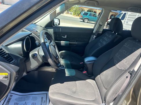 Used 2012 Kia Soul + FWD image 18