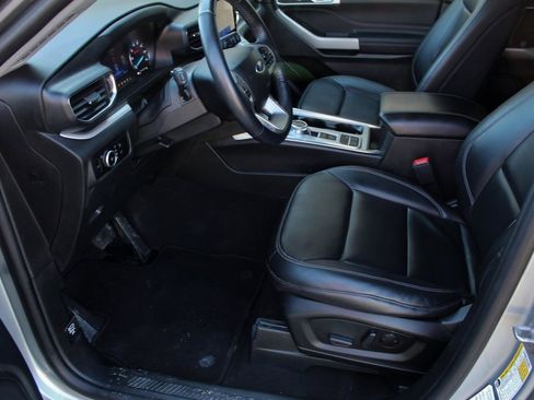 Used 2023 Ford Explorer XLT w/ Equipment Group 202A image 29