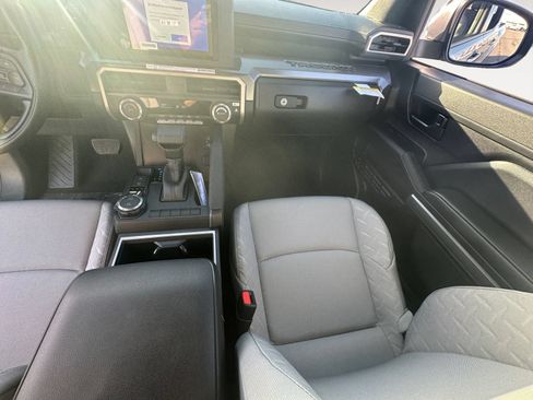 Certified 2026 Toyota Tacoma SR5 AWD/4WD image 11