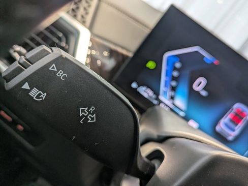 Used 2025 BMW X5 xDrive50e w/ M Sport Package image 16