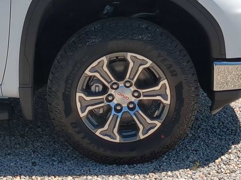 New 2026 GMC Sierra 1500 SLE w/ X31 Off-Road Package AWD/4WD image 10