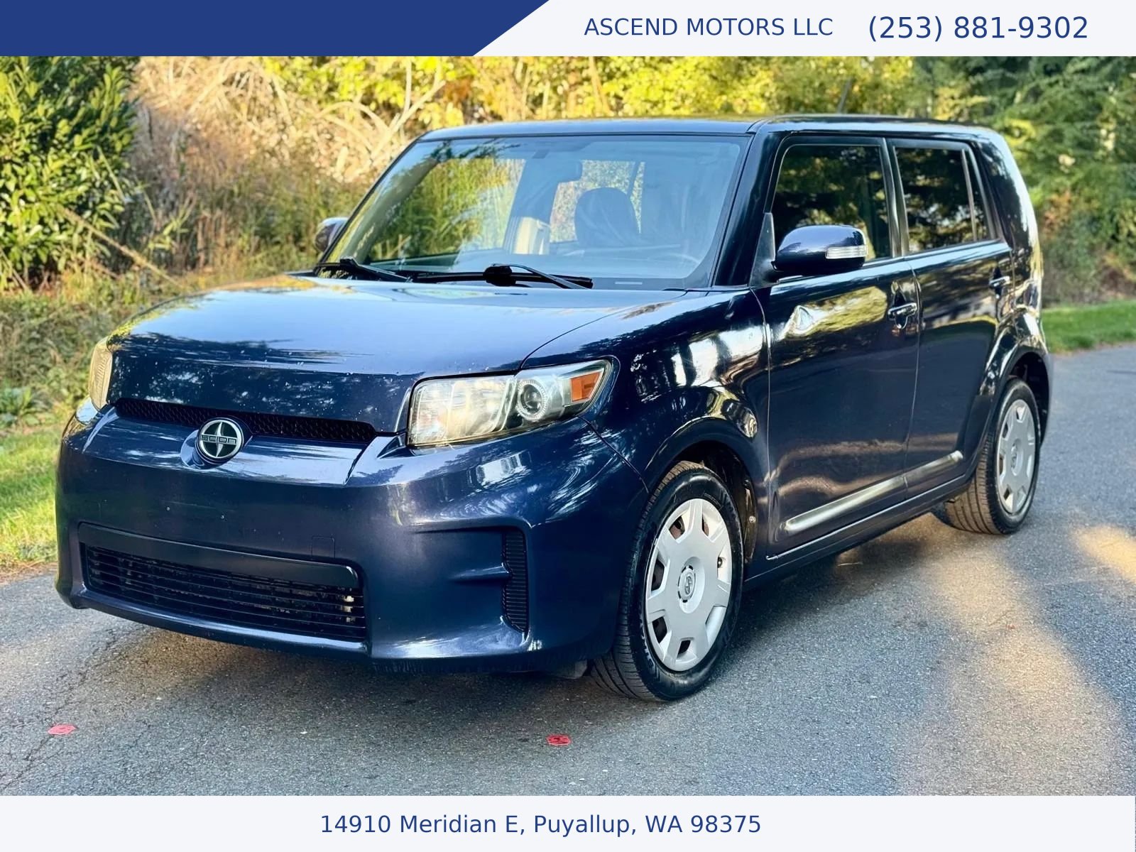 Used 2011 Scion xB FWD image 1
