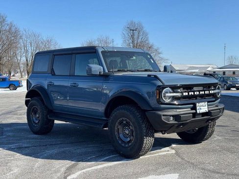 New 2025 Ford Bronco Outer Banks w/ Sasquatch Package image 1